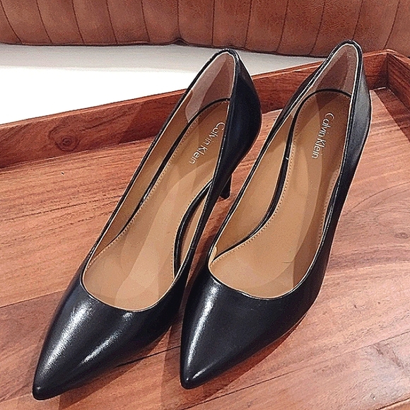 Calvin Klein Signature Stiletto Heels 👠 NWT - Picture 2 of 12